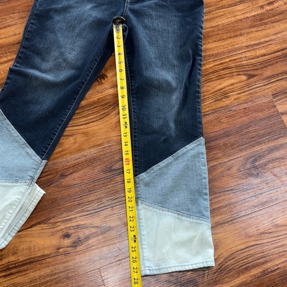 LOGO~ Lori Goldstein Women's ombré Straight Leg ankle Jeans - Dark to Light Blue - Picture 8 of 9